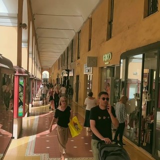 Imperia, niente 'boom' di acquisti per i saldi estivi. I commercianti: “Manca il turismo che spende” Imperia, niente 'boom' di acquisti per i saldi estivi. I commercianti: “Manca il turismo che spende”