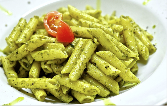 Mercoledì Veg: pennette al pesto di zucchini Mercoledì Veg: pennette al pesto di zucchini