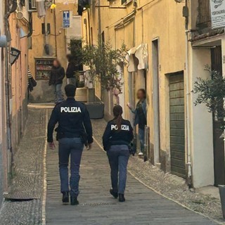 Polizia in via dell'Ospedale