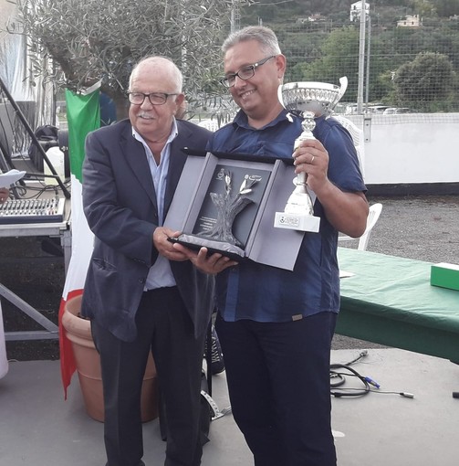 Lucchi & Guastalli vince il Premio Leivi 2019 con la Razzola olio DOP Riviera Ligure-Riviera di Levante Lucchi & Guastalli vince il Premio Leivi 2019 con la Razzola olio DOP Riviera Ligure-Riviera di Levante