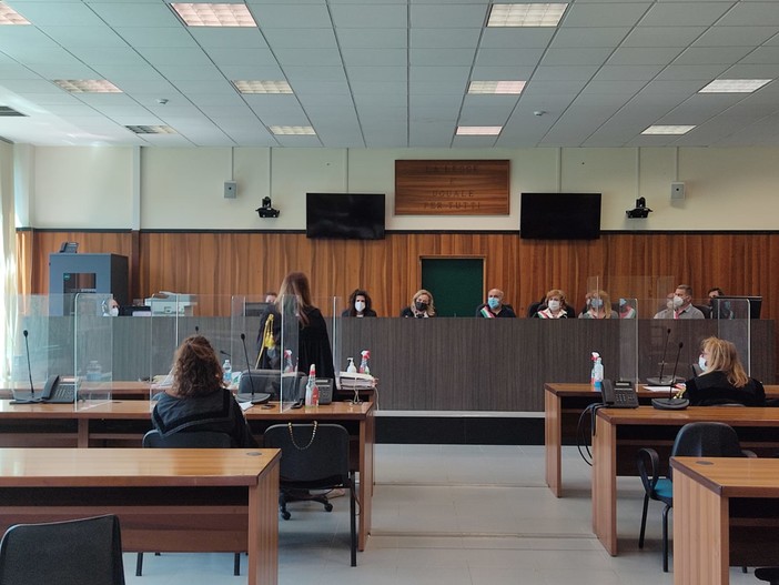 "Non ti farò più lavorare, ti brucio l'auto": chiesta la condanna a un anno e mezzo di carcere per un 41enne accusato di stalking