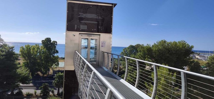 Imperia, finalmente al via il nuovo ascensore che collega la Ciclabile con viale Matteotti (Video)