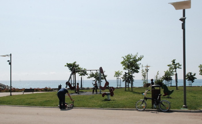 Denunciato 37enne di Sanremo sorpreso a masturbarsi in auto vicino al parco urbano di Imperia Denunciato 37enne di Sanremo sorpreso a masturbarsi in auto vicino al parco urbano di Imperia