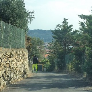 Diano Marina: personale Egea al lavoro per la pulizia da via Divina Provvidenza a Diano Gorleri (Foto)