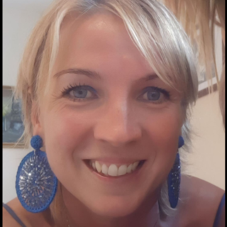 LUTTO/ Addio a Paola Allamandola, maestra di 47 anni stroncata da un malore