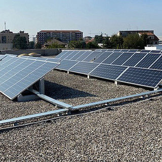 Imperia, sul tetto delle Poste di via Spontone installato un impianto fotovoltaico