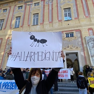 Genova: ancora una protesta contro le misure anti-Covid, ma cala la partecipazione (Foto e Video)