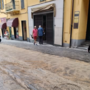 De.Vizia, dalla macchia d’olio persa da un suo mezzo al pantano: il “pasticcio” di via Cascione a Porto Maurizio De.Vizia, dalla macchia d’olio persa da un suo mezzo al pantano: il “pasticcio” di via Cascione a Porto Maurizio