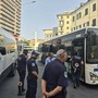 Tensione su un autobus della Riviera Trasporti in largo Nannollo Piana