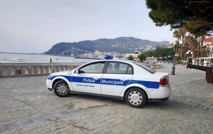 Affitti turistici irregolari, giro di vite della polizia locale a Diano Marina: sanzioni fino a 8.000 euro