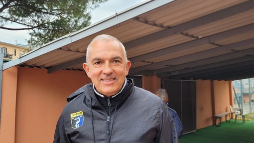 Pietro Buttu   sorride, la sua panchina non rischia                                                                                                                                                   (Foto Flammia)