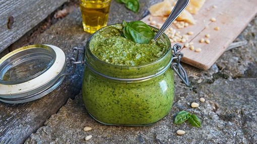 Pesto 'nobile' a 1000 euro al chilo,  l'idea di un imprenditore imperiese