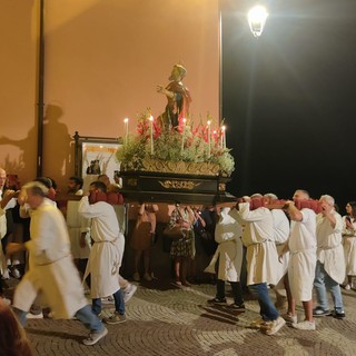 San Pietro, torna la suggestiva processione con la tradizionale "volata della cassa"