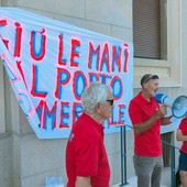 Porto commerciale di Oneglia, i camalli incontrano il presidente Bucci: tutto rinviato Porto commerciale di Oneglia, i camalli incontrano il presidente Bucci: tutto rinviato