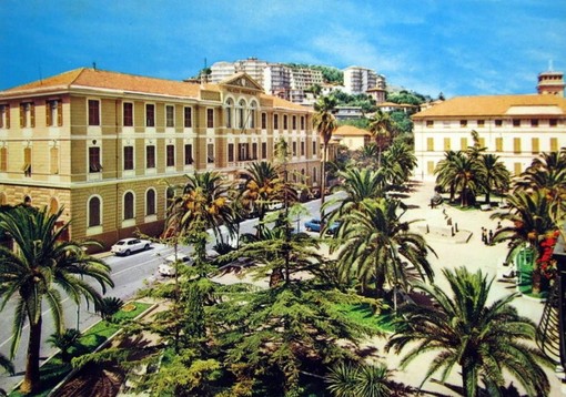 ACCADDE OGGI, 30 APRILE 1987. Il Comune affida le aiuole e gli spazi verdi di piazza Roma a 100 piccoli scolari