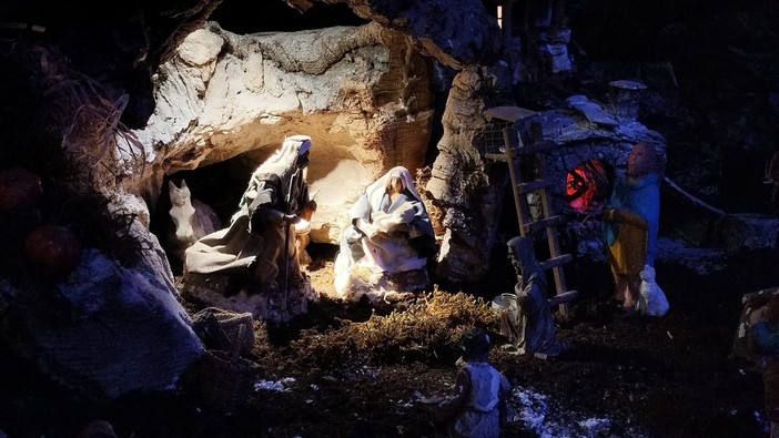 La magia del presepe a Imperia, nella Natività della Basilica di San Giovanni rivivono gli antichi mestieri (video)