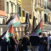 I propal irrompono a Olioliva, un presidio a sorpresa per la pace