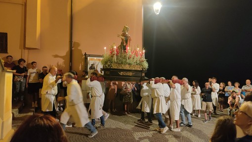 San Pietro, torna la suggestiva processione con la tradizionale "volata della cassa"