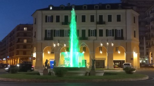 Imperia, piazza Dante si illumina di verde per la giornata dedicata alle persone scomparse Imperia, piazza Dante si illumina di verde per la giornata dedicata alle persone scomparse