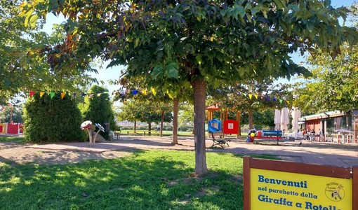 Festa di Natale con la Giraffa a Rotelle a Imperia Festa di Natale con la Giraffa a Rotelle a Imperia