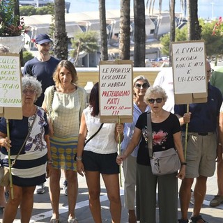 A Evigno manca l'acqua, la protesta dei residenti: “Non ne possiamo più” A Evigno manca l'acqua, la protesta dei residenti: “Non ne possiamo più”