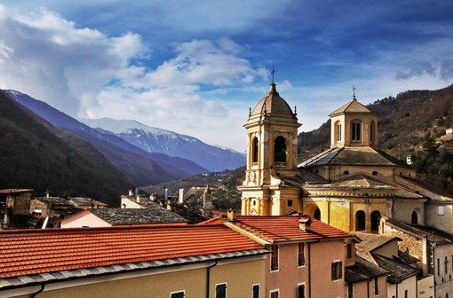 Pieve di Teco, capoluogo della Valle Arroscia Pieve di Teco, capoluogo della Valle Arroscia