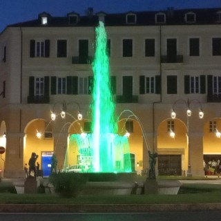 Imperia, piazza Dante si illumina di verde per la giornata dedicata alle persone scomparse Imperia, piazza Dante si illumina di verde per la giornata dedicata alle persone scomparse