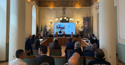 Imperia, firmato protocollo per la sicurezza degli esercizi commerciali Imperia, firmato protocollo per la sicurezza degli esercizi commerciali