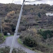 Palo Telecom pericolante all’ingresso di Tavole, cresce la preoccupazione dei residenti Palo Telecom pericolante all’ingresso di Tavole, cresce la preoccupazione dei residenti