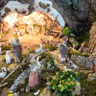 Inizia  il viaggio de La Voce nei presepi imperiesi: prima tappa nell’atrio del Comune (Video)