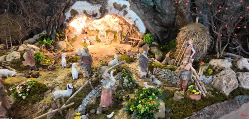 Inizia il viaggio de La Voce nei presepi imperiesi: prima tappa nell’atrio del Comune (Video) Inizia il viaggio de La Voce nei presepi imperiesi: prima tappa nell’atrio del Comune (Video)