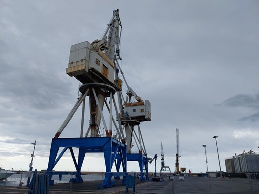 Divieto di transito ai mezzi pesanti in via Schiva, la compagnia Maresca: "Ordinanza blocca l'operatività del porto"