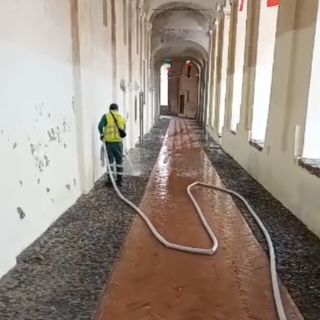 Imperia, operazione di pulizia alle Logge di Santa Chiara al Parasio Imperia, operazione di pulizia alle Logge di Santa Chiara al Parasio