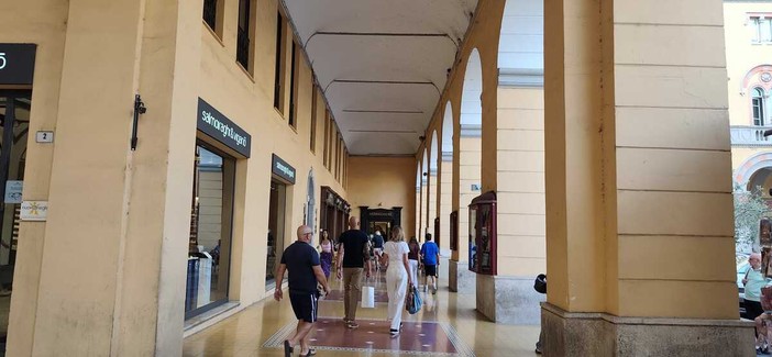 AL DIRETTORE. Piazza Dante, sempre più un “far west” sotto gli occhi delle telecamere AL DIRETTORE. Piazza Dante, sempre più un “far west” sotto gli occhi delle telecamere