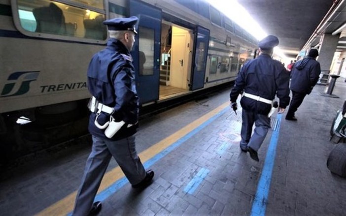 In fuga verso la Francia, la Polfer ad Albenga rintraccia ed arresta un giovane ricercato per droga In fuga verso la Francia, la Polfer ad Albenga rintraccia ed arresta un giovane ricercato per droga