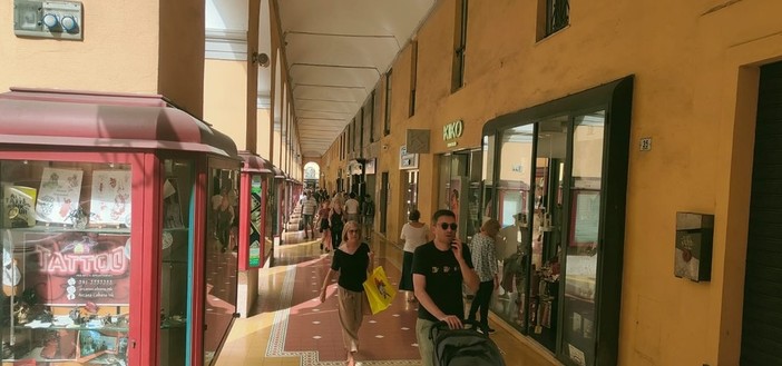 Imperia, niente 'boom' di acquisti per i saldi estivi. I commercianti: “Manca il turismo che spende” Imperia, niente 'boom' di acquisti per i saldi estivi. I commercianti: “Manca il turismo che spende”
