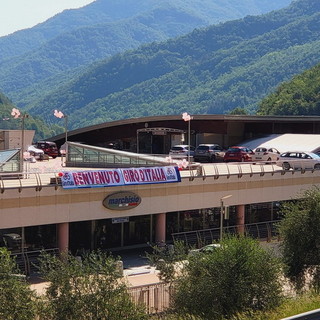 La Fratelli Marchisio di Pieve di Teco pensa in rosa: dirigenti e staff pronti a dare il benvenuto ai corridori del Giro d’Italia