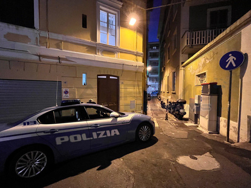 Sanremo: ritrovato sospetto pacco bomba in centro, indagini della Polizia in corso