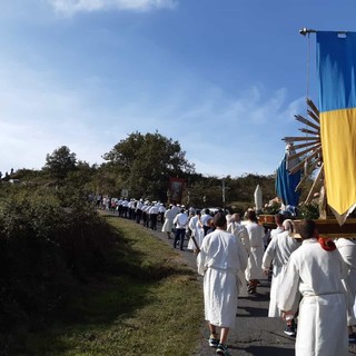 Lucinasco: ieri la tradizionale processione al Santuario della Madonna della Cappelletta del Monte Acquarone