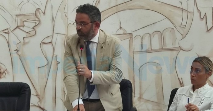 Consiglio comunale a Diano Marina, Parrella: "Preoccupati per il destino della scuola di Villa Scarsella"
