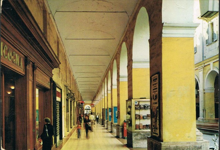 ACCADDE OGGI, 27 APRILE 1984. Commercianti onegliesi sul piede di guerra: “Via i giovani dal salotto cittadino" ACCADDE OGGI, 27 APRILE 1984. Commercianti onegliesi sul piede di guerra: “Via i giovani dal salotto cittadino"
