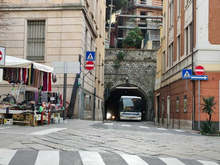 Sicurezza a Porto Maurizio: arriva una nuova "sentinella" hi-tech in piazza Ricci