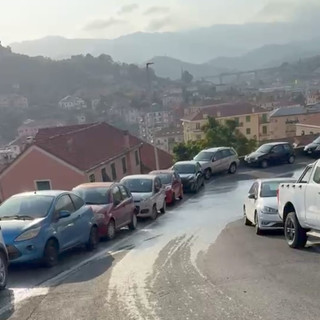 Perdita d'acqua a Porto Maurizio: intervengono vigili del fuoco e Rivieracqua