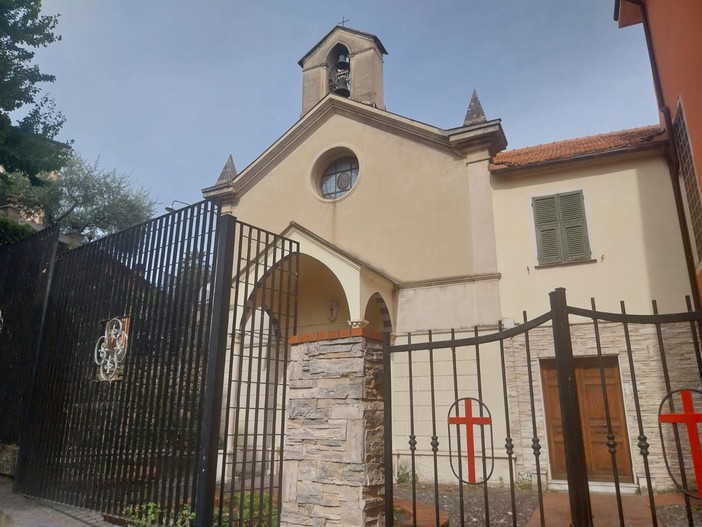 Scatta una denuncia per l'abbattimento di due alberi centenari a Imperia: “Erano sani e simbolo del quartiere” Scatta una denuncia per l'abbattimento di due alberi centenari a Imperia: “Erano sani e simbolo del quartiere”