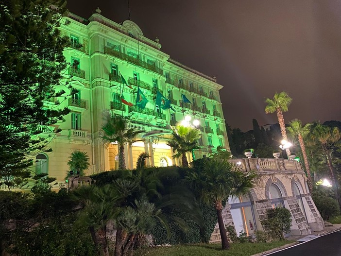 Giornata mondiale della Salute mentale, il Palazzo della Provincia si illumina di verde