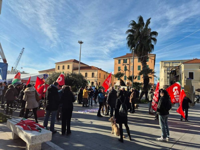 Solidarietà al Venezuela, presidio a Imperia contro l’attacco Usa