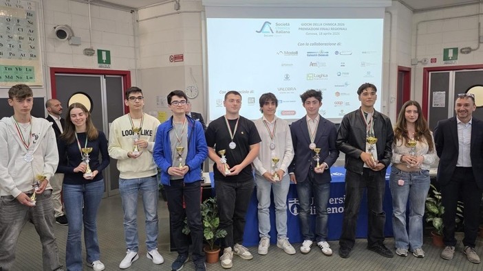 Tudor Munteanu primo assoluto ai Giochi della Chimica 2026