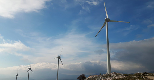 Parco eolico Monte Chiappa, il Comune di San Bartolomeo al Mare organizza un tavolo tecnico per la redazione delle osservazioni al progetto