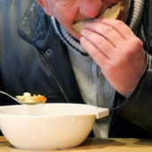 Natale di solidarietà a Imperia: i volontari in campo per i più fragili