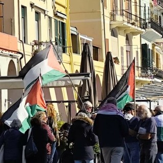 I propal irrompono a Olioliva, un presidio a sorpresa per la pace